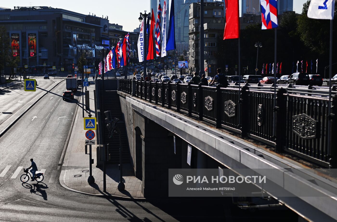 Праздничное украшение Москвы в честь Дня города