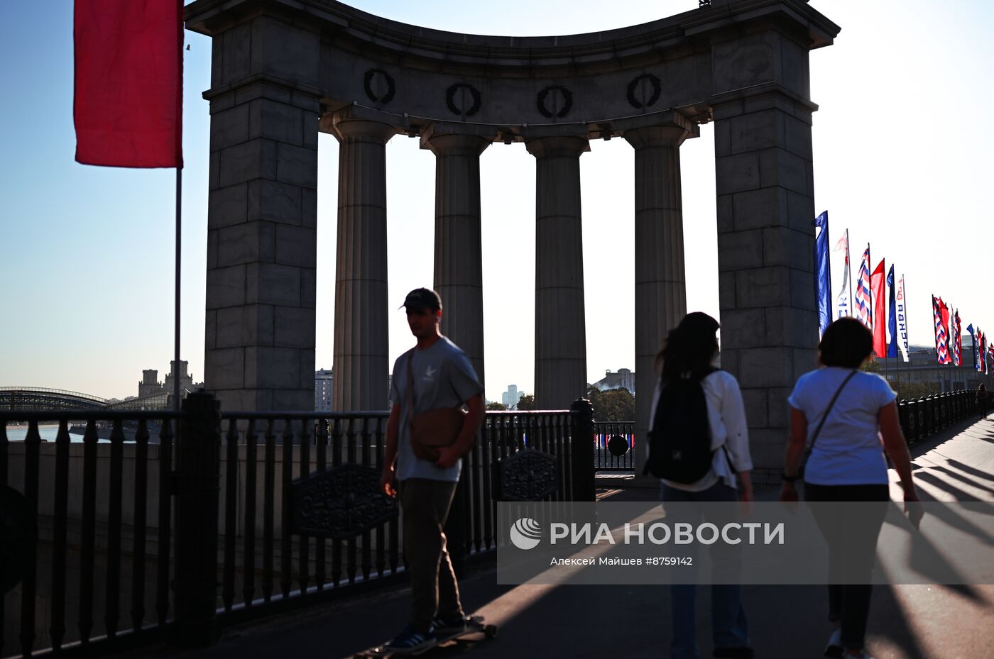 Праздничное украшение Москвы в честь Дня города