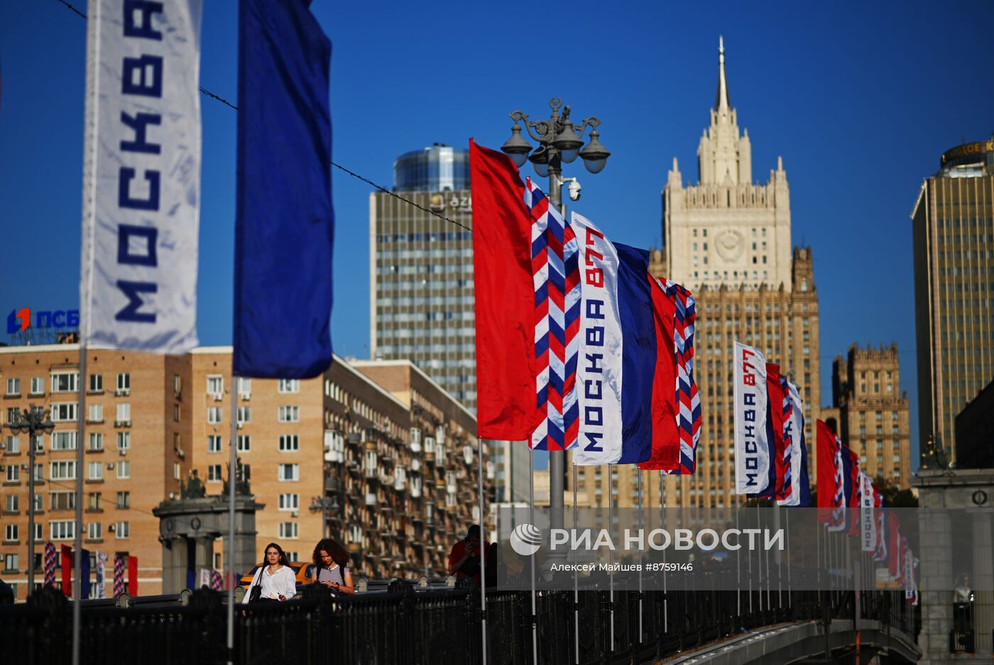 Праздничное украшение Москвы в честь Дня города