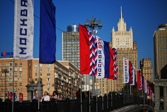 Праздничное украшение Москвы в честь Дня города