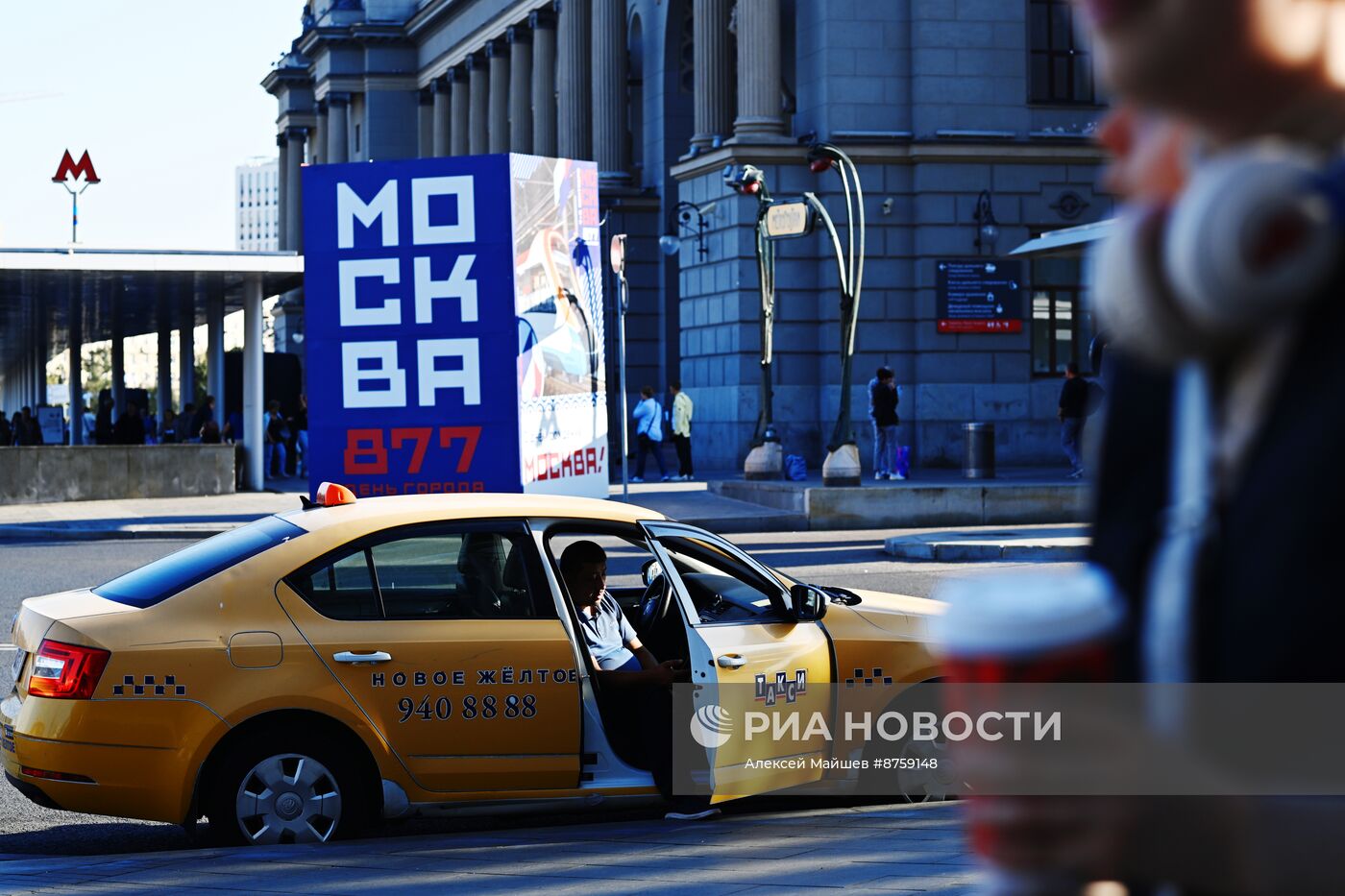 Праздничное украшение Москвы в честь Дня города