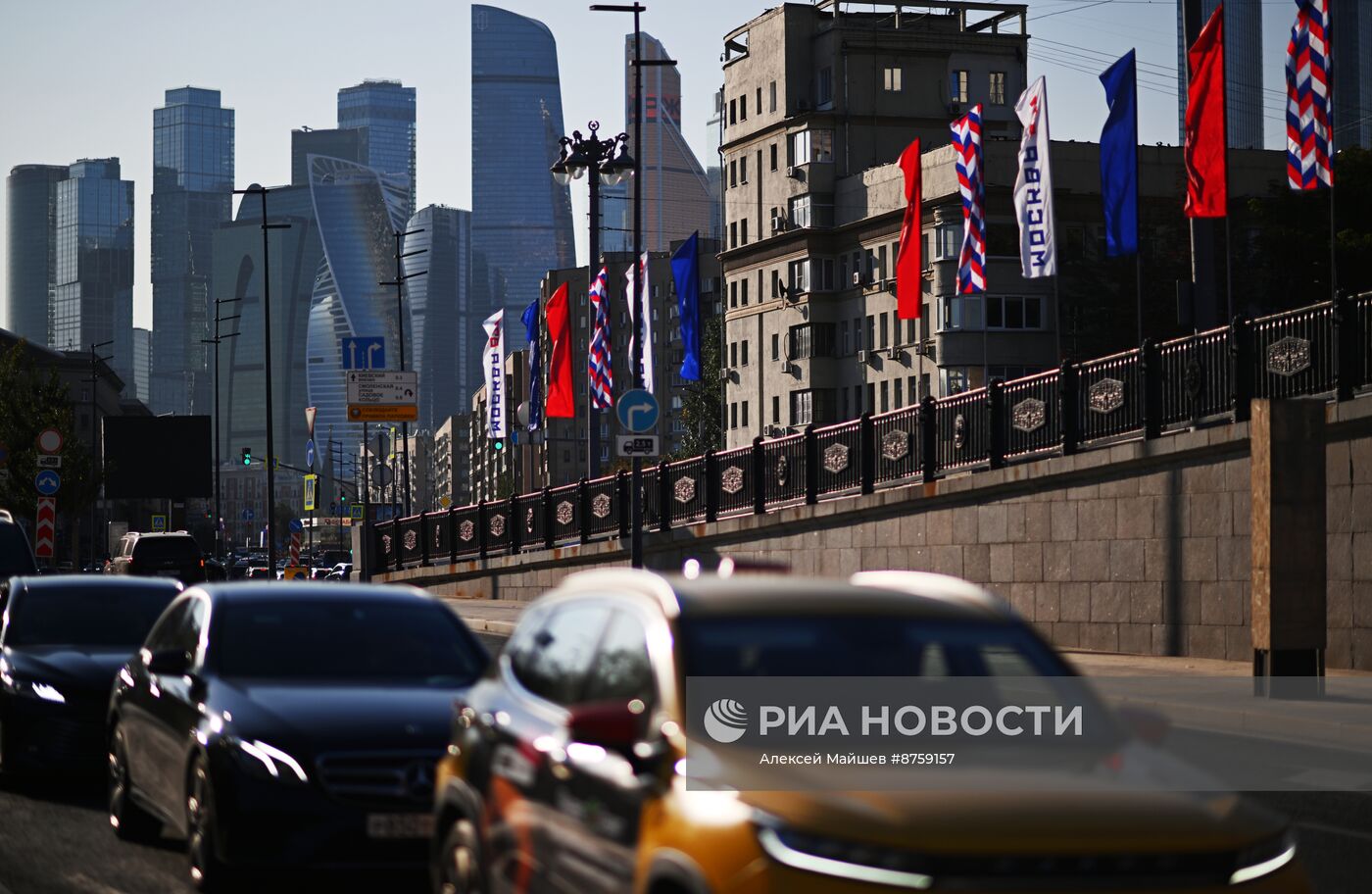 Праздничное украшение Москвы в честь Дня города