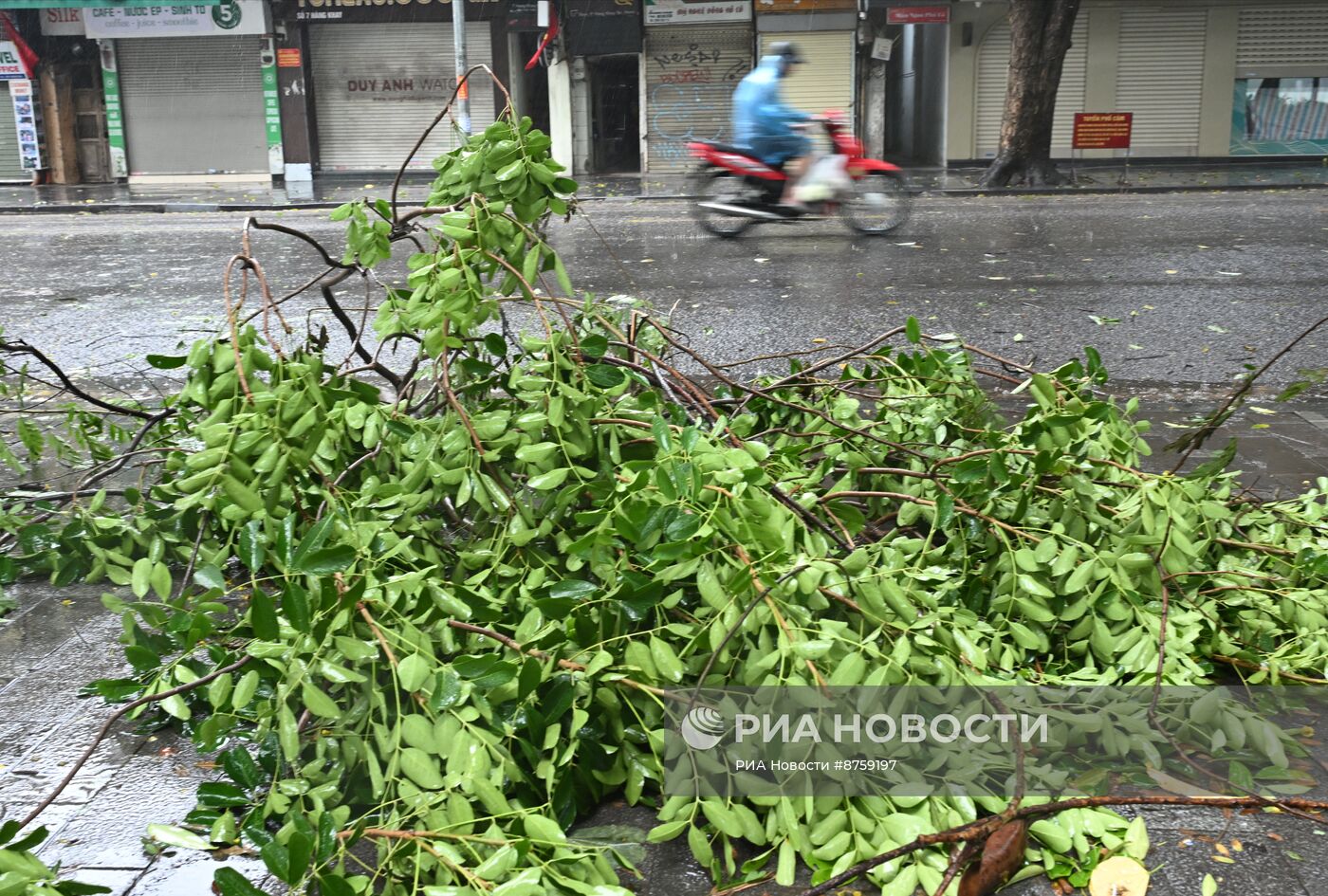 На Вьетнам обрушился тайфун "Яги"