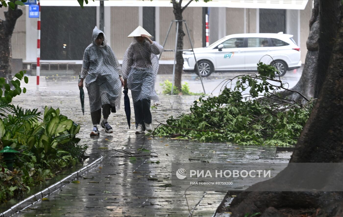 На Вьетнам обрушился тайфун "Яги"