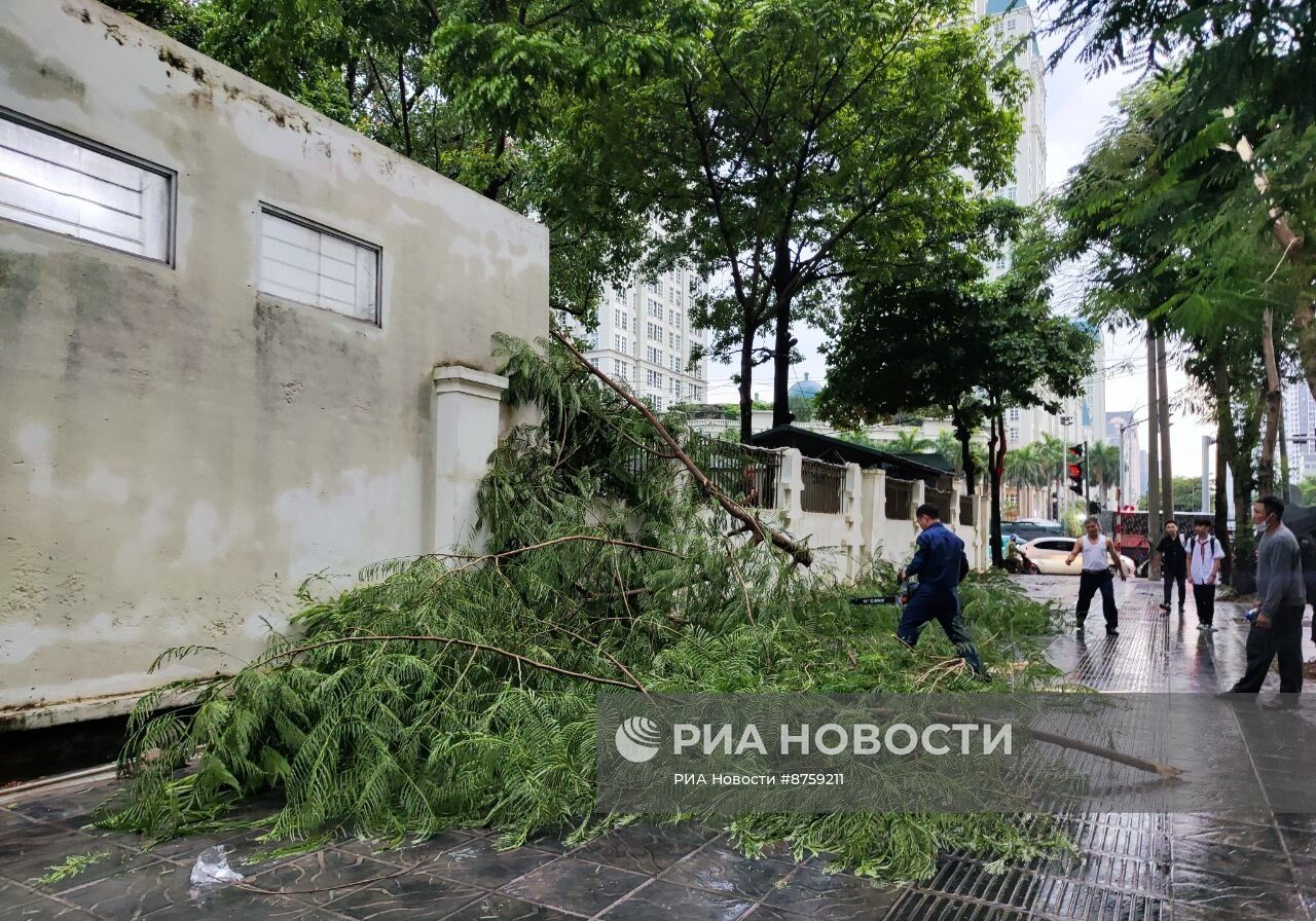 На Вьетнам обрушился тайфун "Яги"