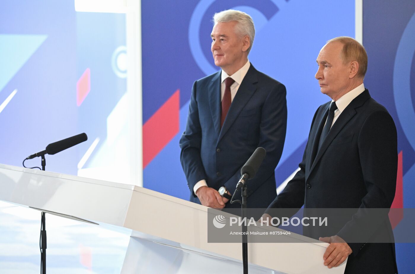 Президент Владимир Путин поздравил москвичей с Днем города и принял участие в церемонии открытия новых объектов