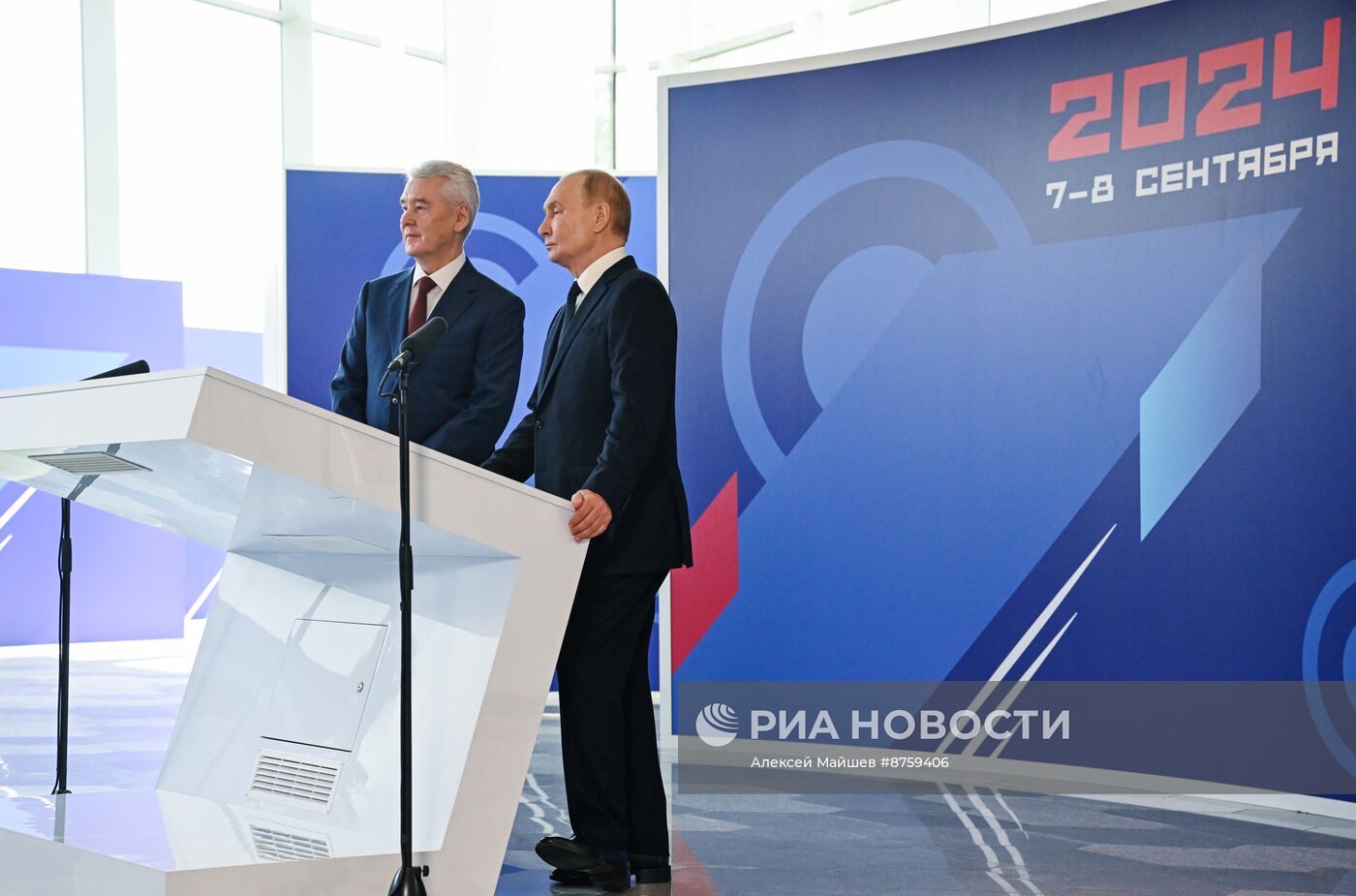 Президент Владимир Путин поздравил москвичей с Днем города и принял участие в церемонии открытия новых объектов