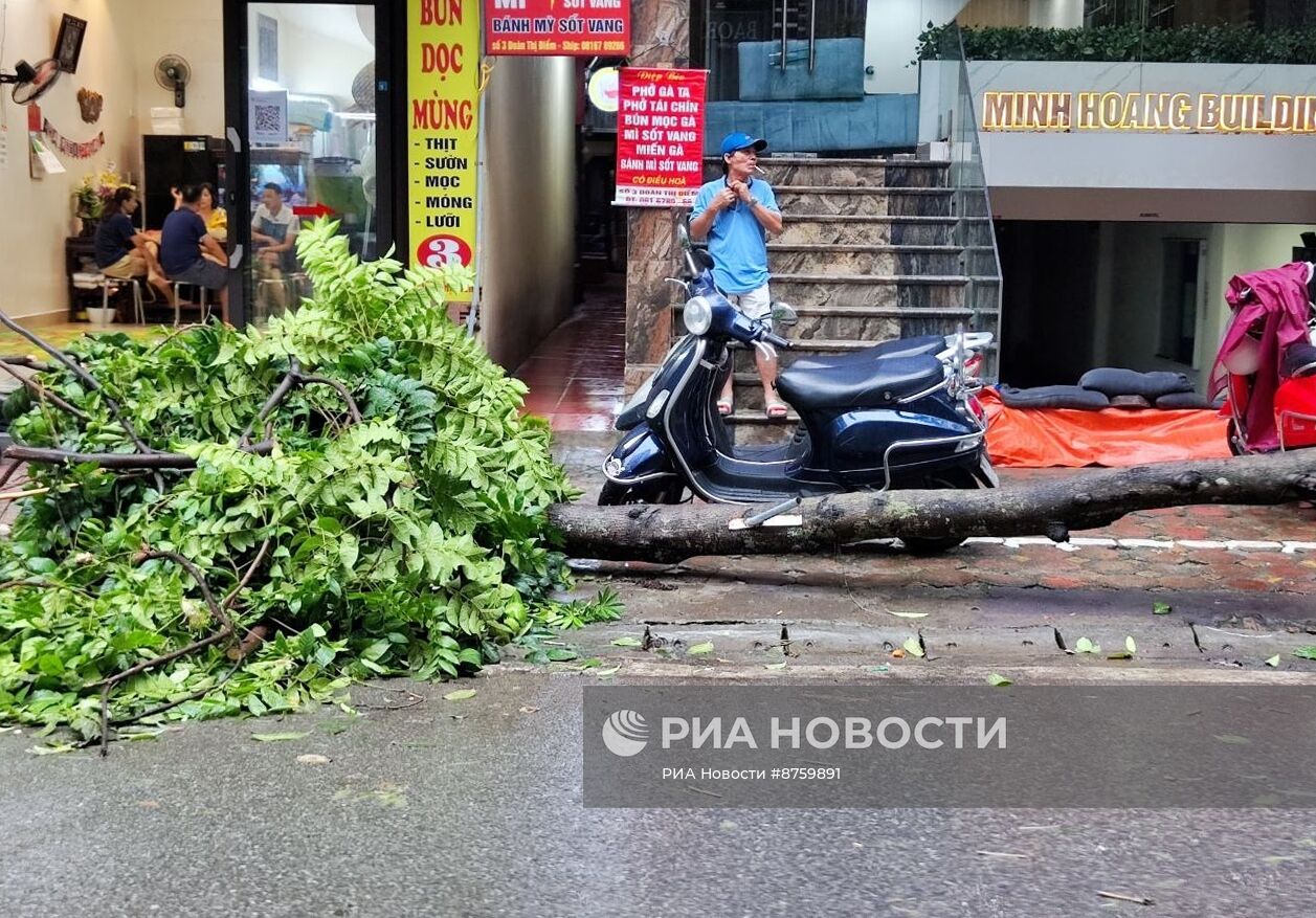 На Вьетнам обрушился тайфун "Яги"