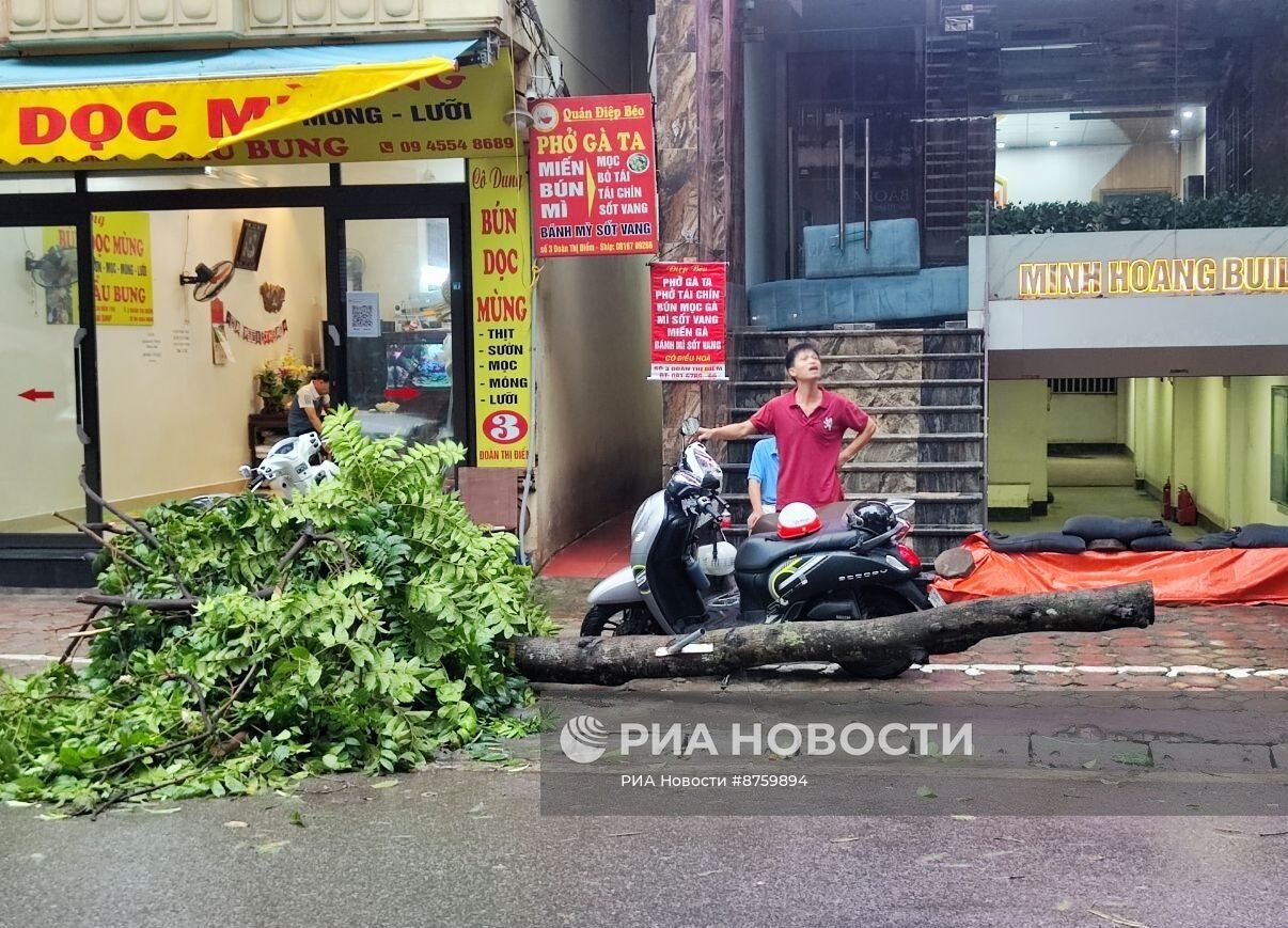 На Вьетнам обрушился тайфун "Яги"