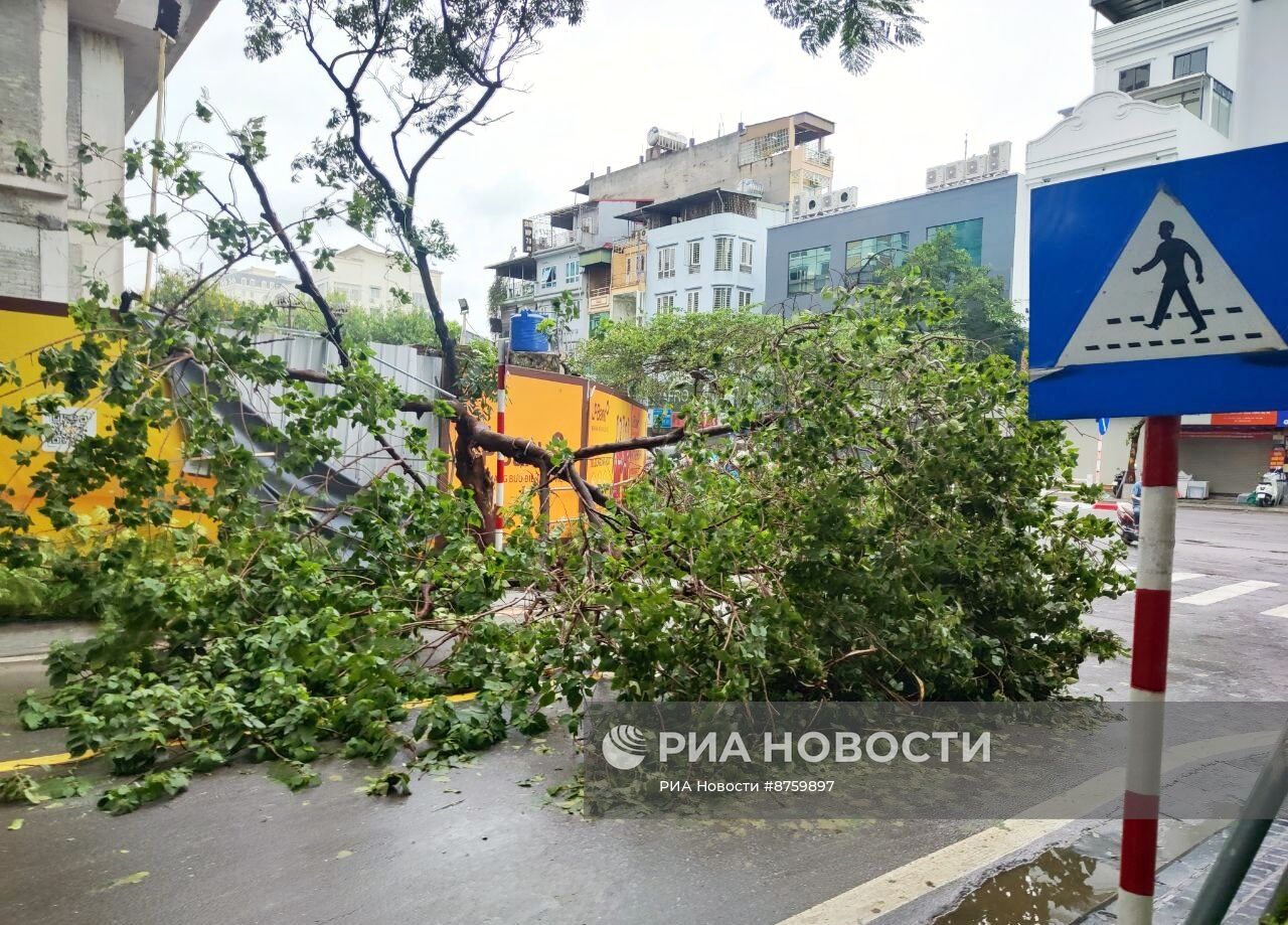 На Вьетнам обрушился тайфун "Яги"