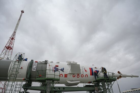 Вывоз РН "Союз-2.1а" с пилотируемый кораблем "Союз МС-26" на стартовый комплекс космодрома Байконур 