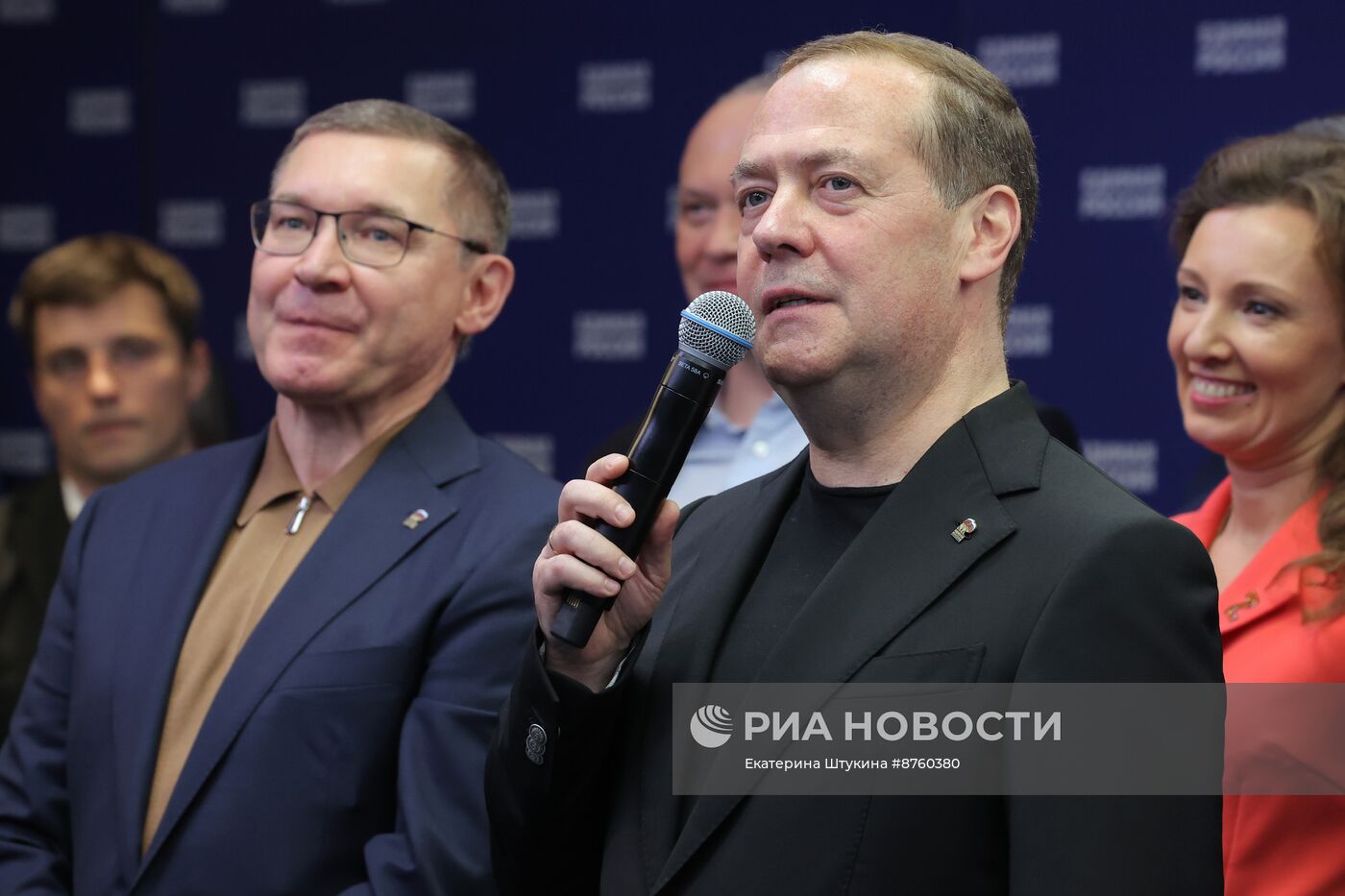 Оглашение предварительных итогов выборов в штабе партии "Единая Россия"