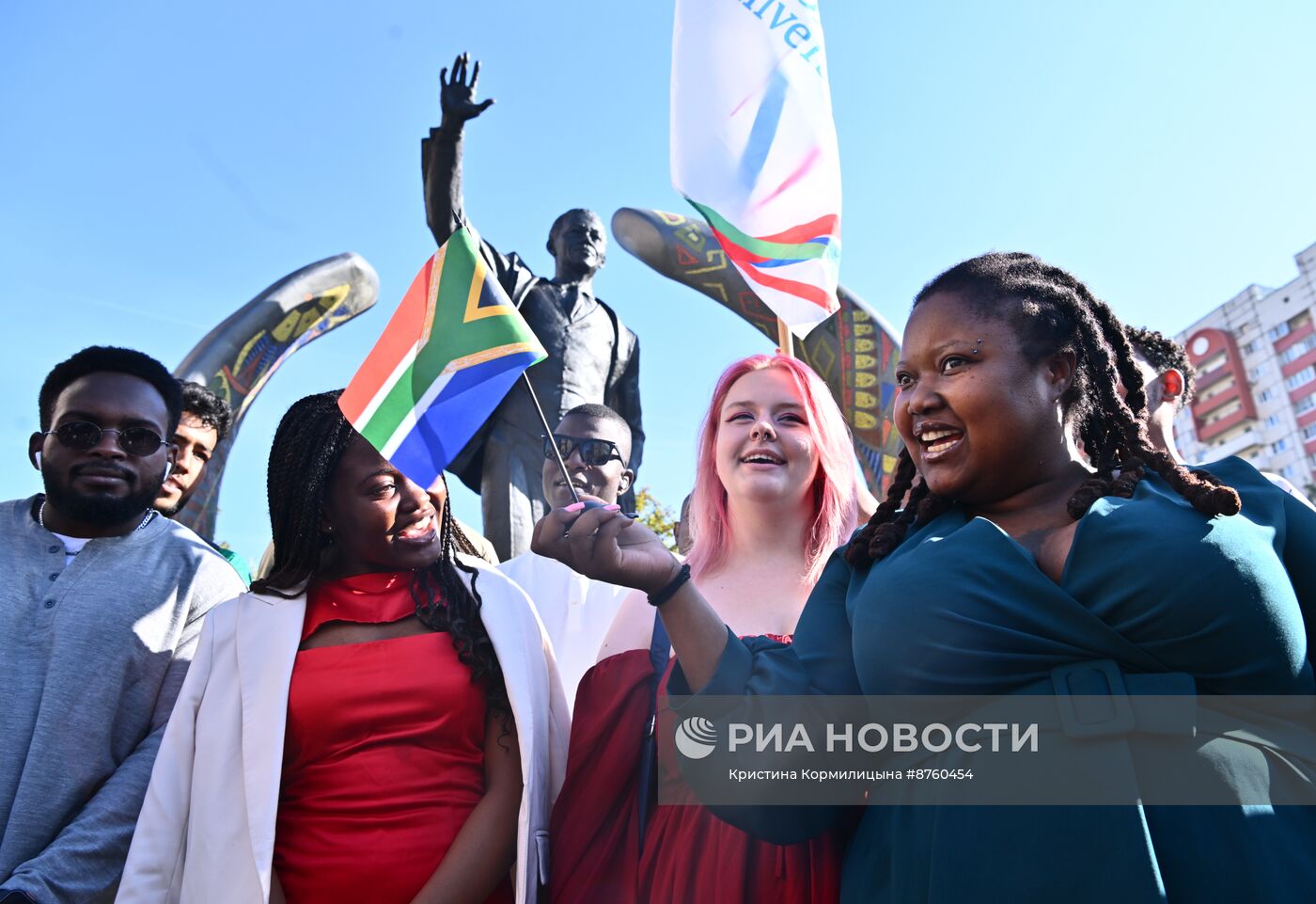 Открытие памятника Нельсону Манделе в Москве