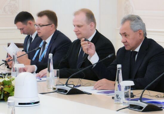 Двусторонняя встреча секретаря Совета безопасности РФ Сергея Шойгу с министром внутренних дел Республики Куба Ласаро Альберто Альваресом Касасом
Справа:
Сергей Шойгу, секретарь Совета безопасности РФ Место: Россия, Санкт-Петербург. Автор: Алексей Даничев. Встреча Высоких представителей государств БРИКС и БРИКС плюс, курирующих вопросы безопасности