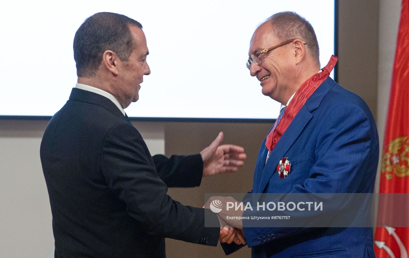 Рабочая поездка зампреда Совбеза РФ Д. Медведева в Санкт-Петербург