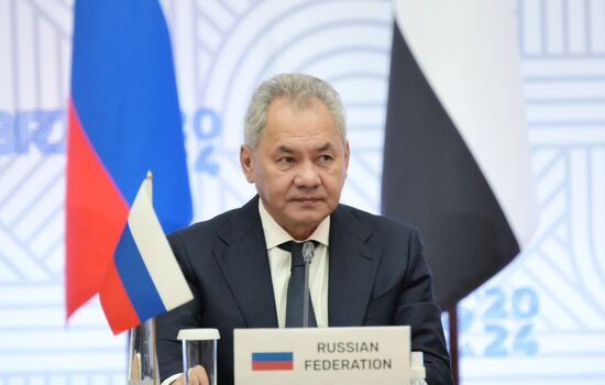 Открытие встречи Высоких представителей государств БРИКС, курирующих вопросы безопасности
Сергей Шойгу, секретарь Совета безопасности РФ Место: Россия, Санкт-Петербург. Автор: Алексей Даничев. Встреча Высоких представителей государств БРИКС и БРИКС плюс, курирующих вопросы безопасности