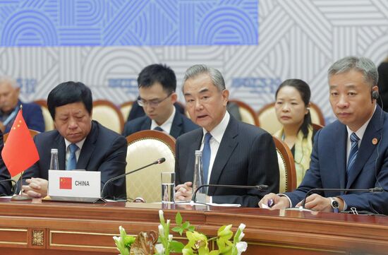 Открытие встречи Высоких представителей государств БРИКС, курирующих вопросы безопасности
В центре: Ван И, министр иностранных дел КНР Место: Россия, Санкт-Петербург. Автор: Ирина Мотина. Встреча Высоких представителей государств БРИКС и БРИКС плюс, курирующих вопросы безопасности