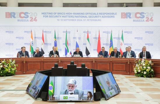 Открытие встречи Высоких представителей государств БРИКС, курирующих вопросы безопасности Место: Россия, Санкт-Петербург. Автор: Ирина Мотина. Встреча Высоких представителей государств БРИКС и БРИКС плюс, курирующих вопросы безопасности