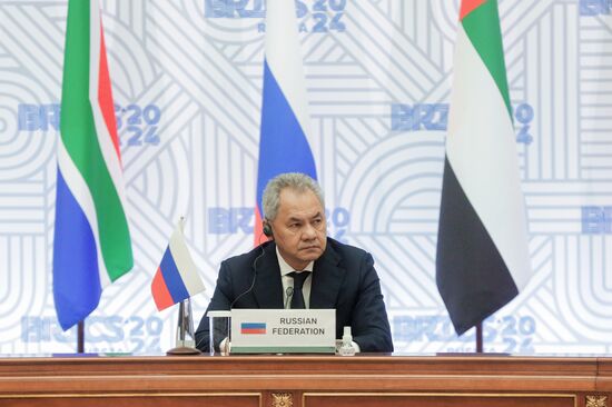 Открытие встречи Высоких представителей государств БРИКС, курирующих вопросы безопасности
Сергей Шойгу, секретарь Совета безопасности РФ Место: Россия, Санкт-Петербург. Автор: Ирина Мотина. Встреча Высоких представителей государств БРИКС и БРИКС плюс, курирующих вопросы безопасности