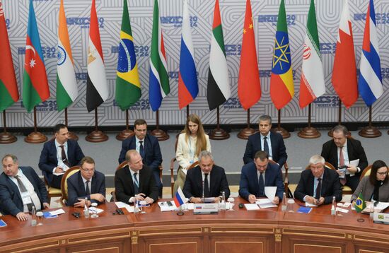 Открытие заседания диалога Высоких представителей государств БРИКС, курирующих вопросы безопасности, со странами Глобального Юга
В центре: Сергей Шойгу, секретарь Совета безопасности РФ Место: Россия, Санкт-Петербург. Автор: Алексей Даничев. Встреча Высоких представителей государств БРИКС и БРИКС плюс, курирующих вопросы безопасности