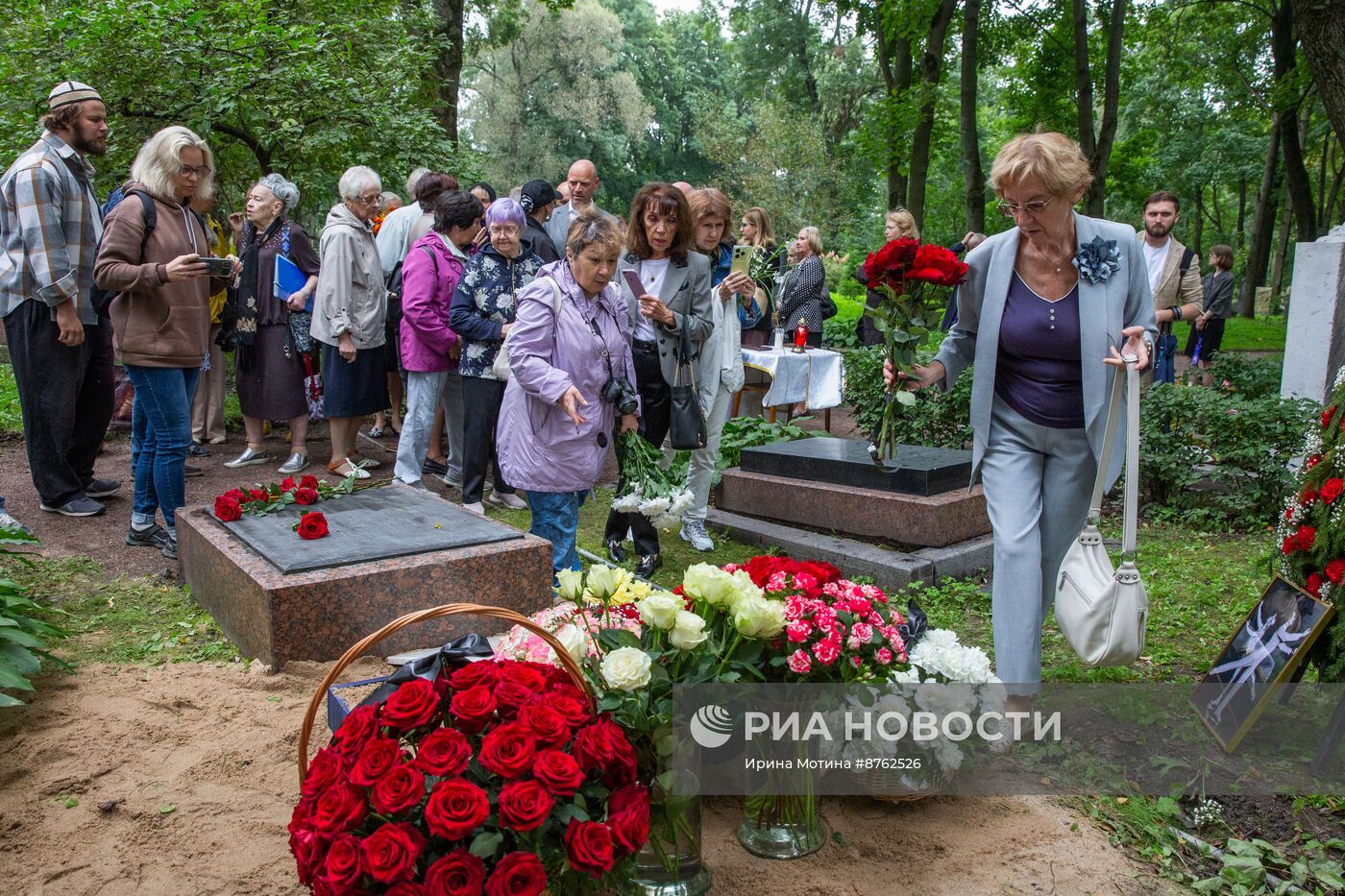 Захоронение праха выдающихся советских фигуристов Людмилы Белоусовой и Олега Протопопова