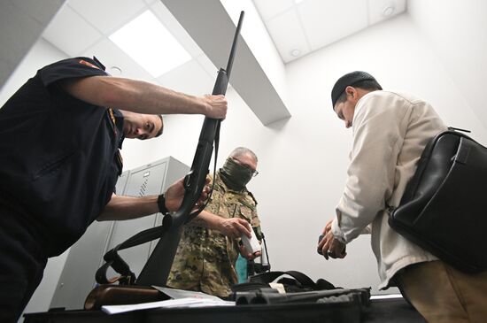 Передача гражданского оружия военным для использования в СВО