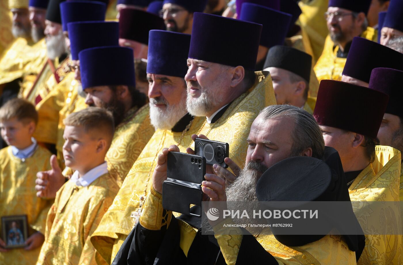 Крестный ход в честь 300-летия перенесения мощей А. Невского в Санкт-Петербург