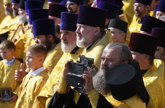 Крестный ход в честь 300-летия перенесения мощей А. Невского в Санкт-Петербург