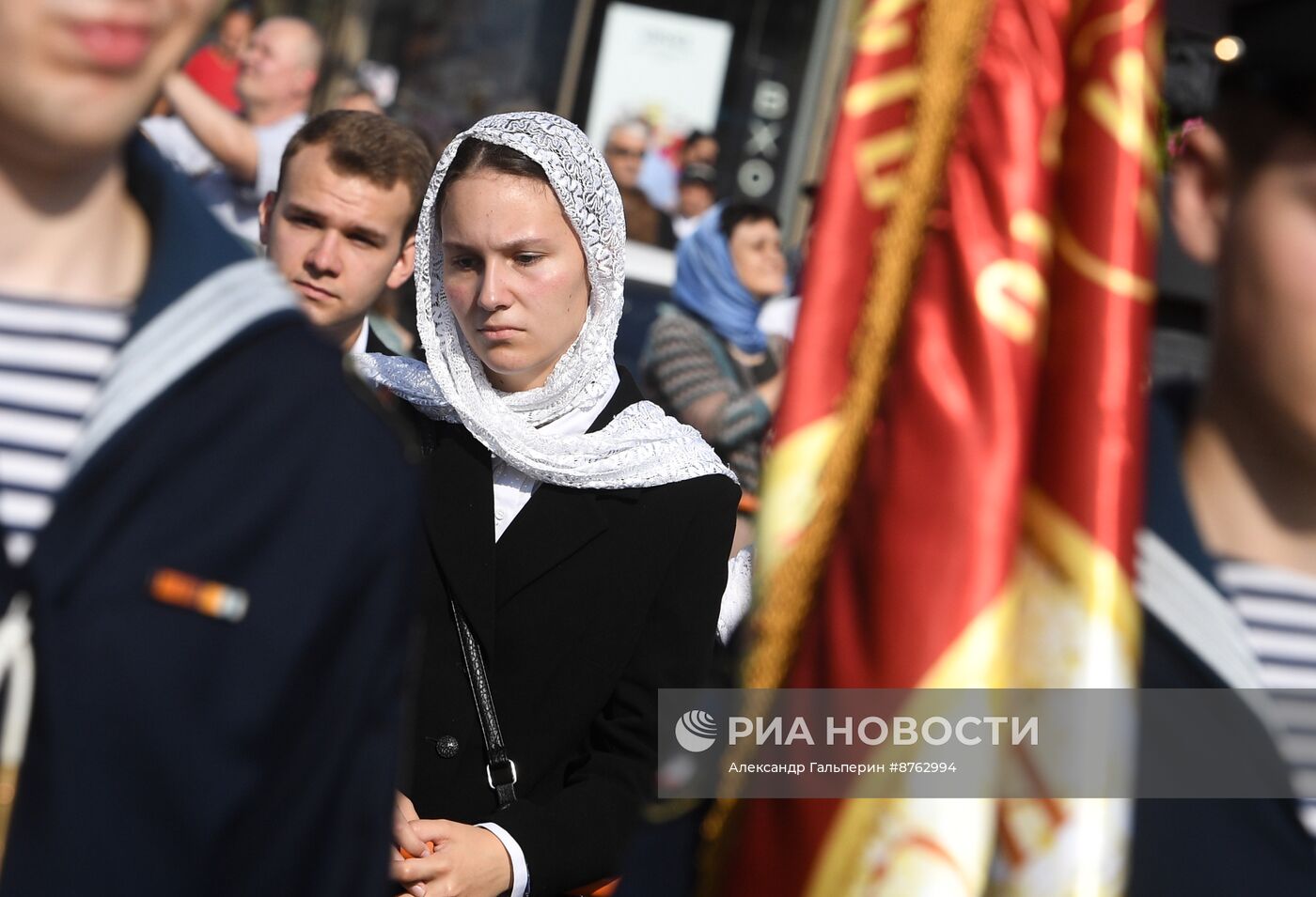 Крестный ход в честь 300-летия перенесения мощей А. Невского в Санкт-Петербург