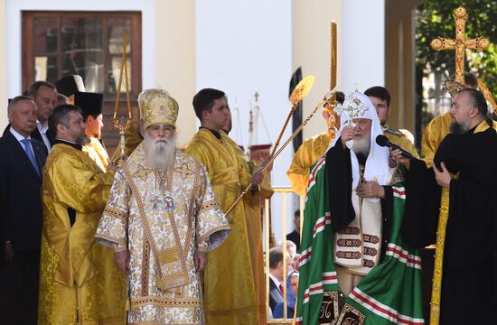 Крестный ход в честь 300-летия перенесения мощей А. Невского в Санкт-Петербург