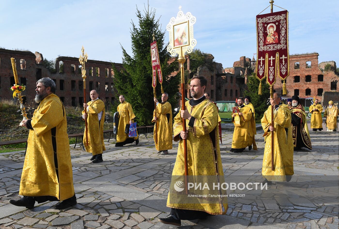 Крестный ход в честь 300-летия перенесения мощей А. Невского в Санкт-Петербург