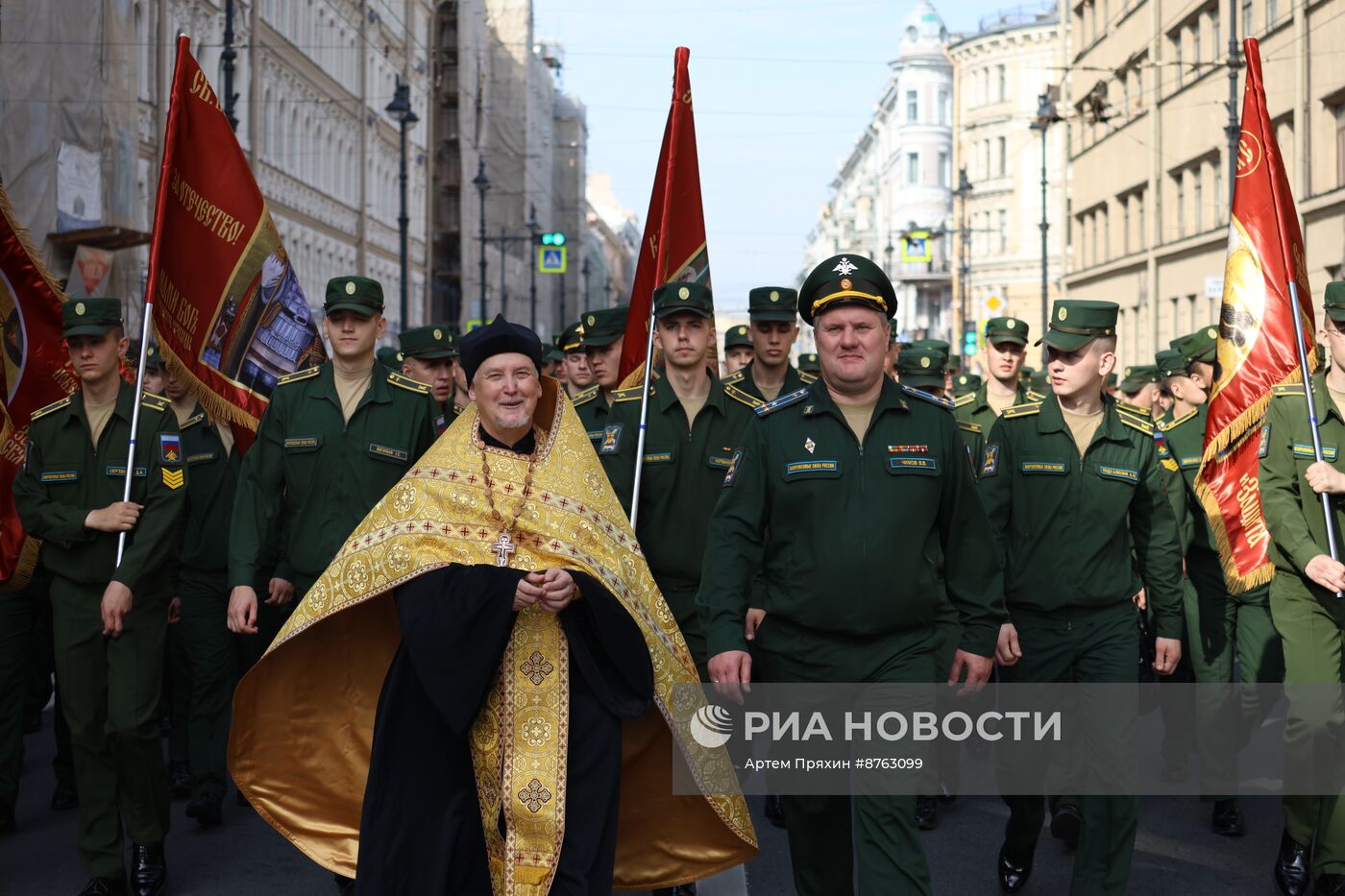 Крестный ход в честь 300-летия перенесения мощей А. Невского в Санкт-Петербург