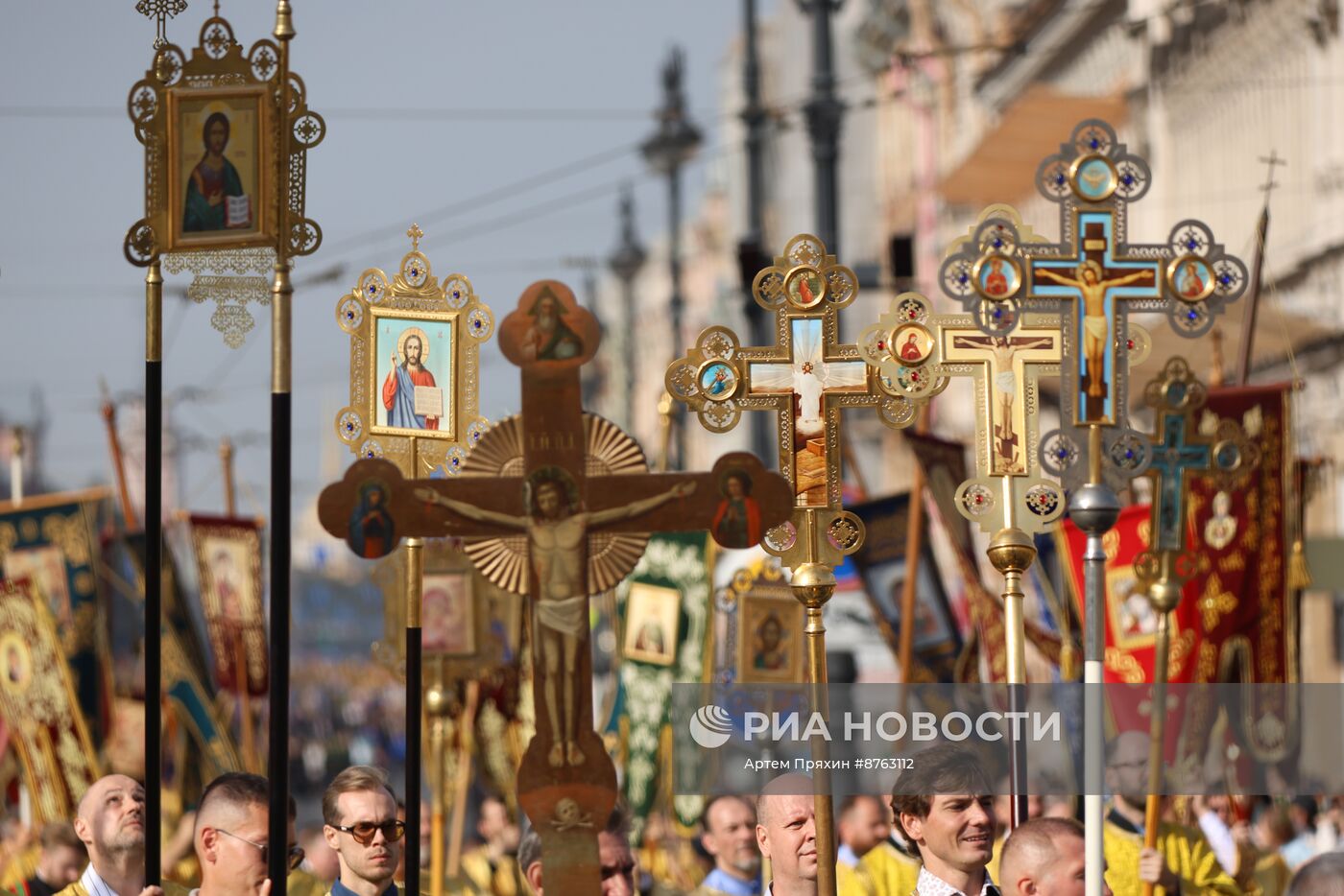 Крестный ход в честь 300-летия перенесения мощей А. Невского в Санкт-Петербург