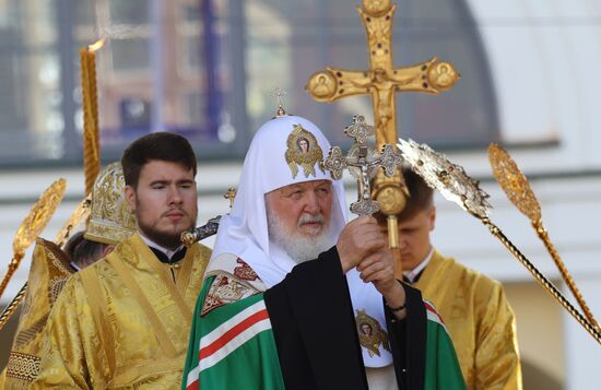 Крестный ход в честь 300-летия перенесения мощей А. Невского в Санкт-Петербург