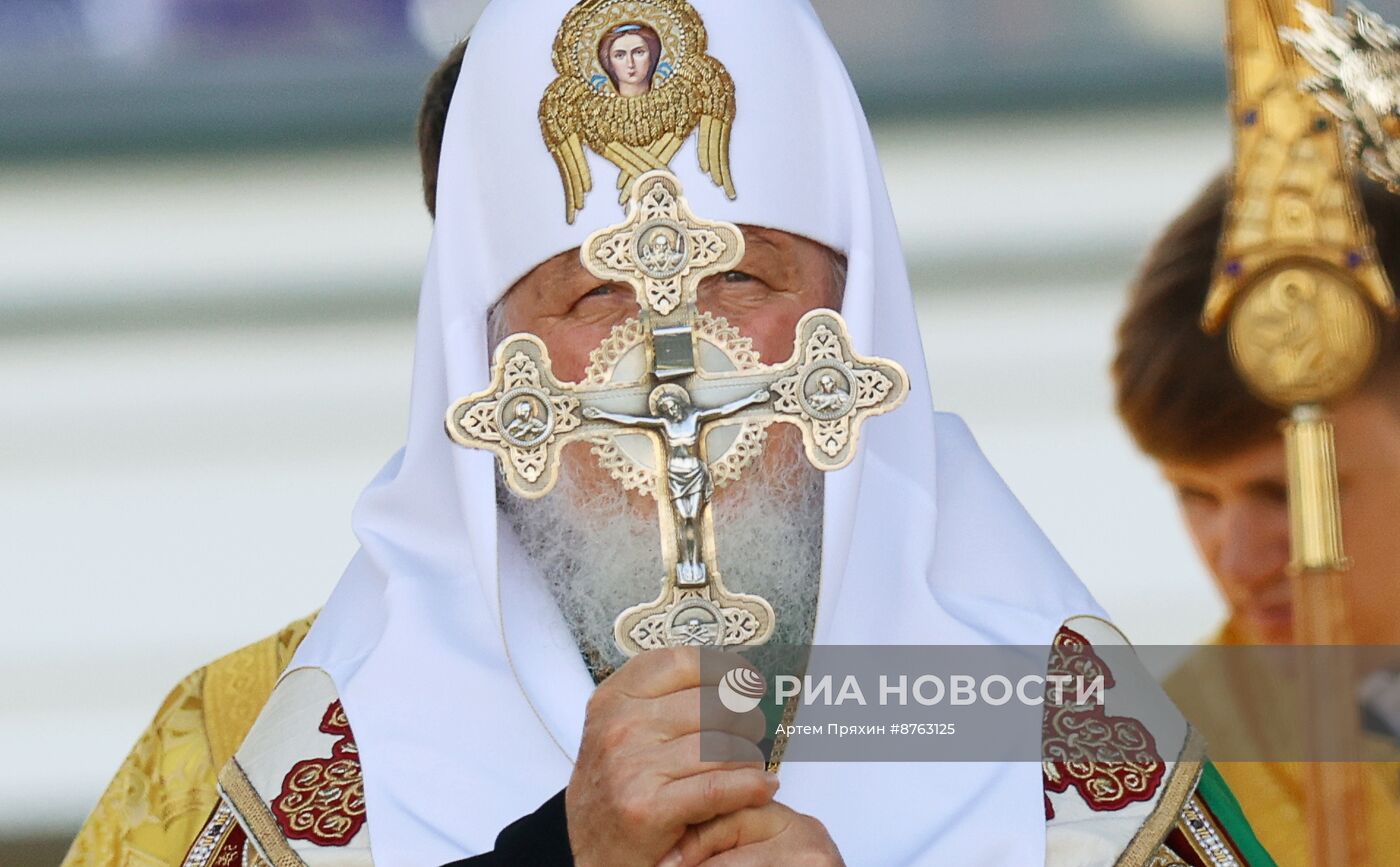 Крестный ход в честь 300-летия перенесения мощей А. Невского в Санкт-Петербург