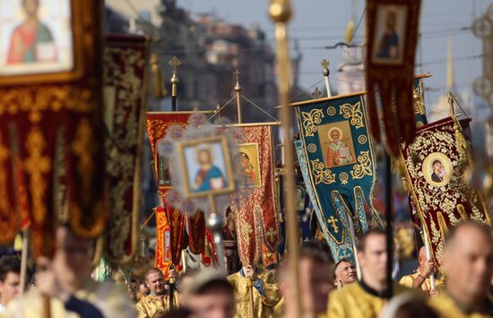 Крестный ход в честь 300-летия перенесения мощей А. Невского в Санкт-Петербург