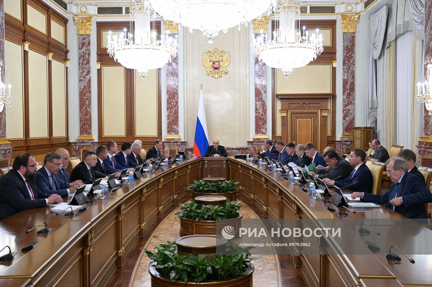 Премьер-министр Михаил Мишустин провел заседание правительства РФ