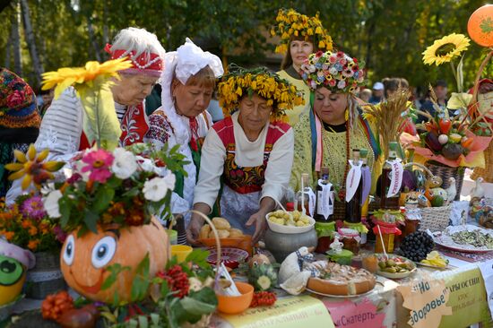 Выставка "Дары осени" в Омске