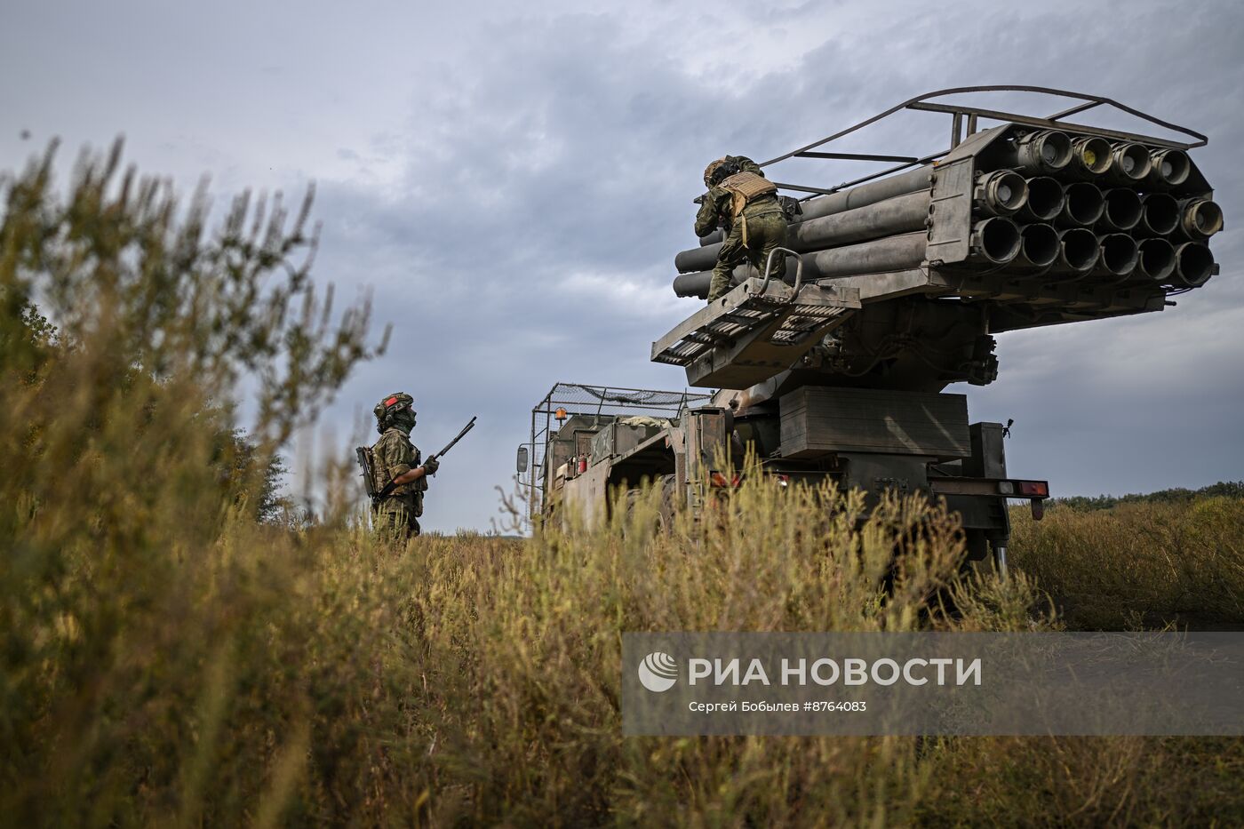 Тренировка расчета РСЗО "Ураган" в зоне спецоперации