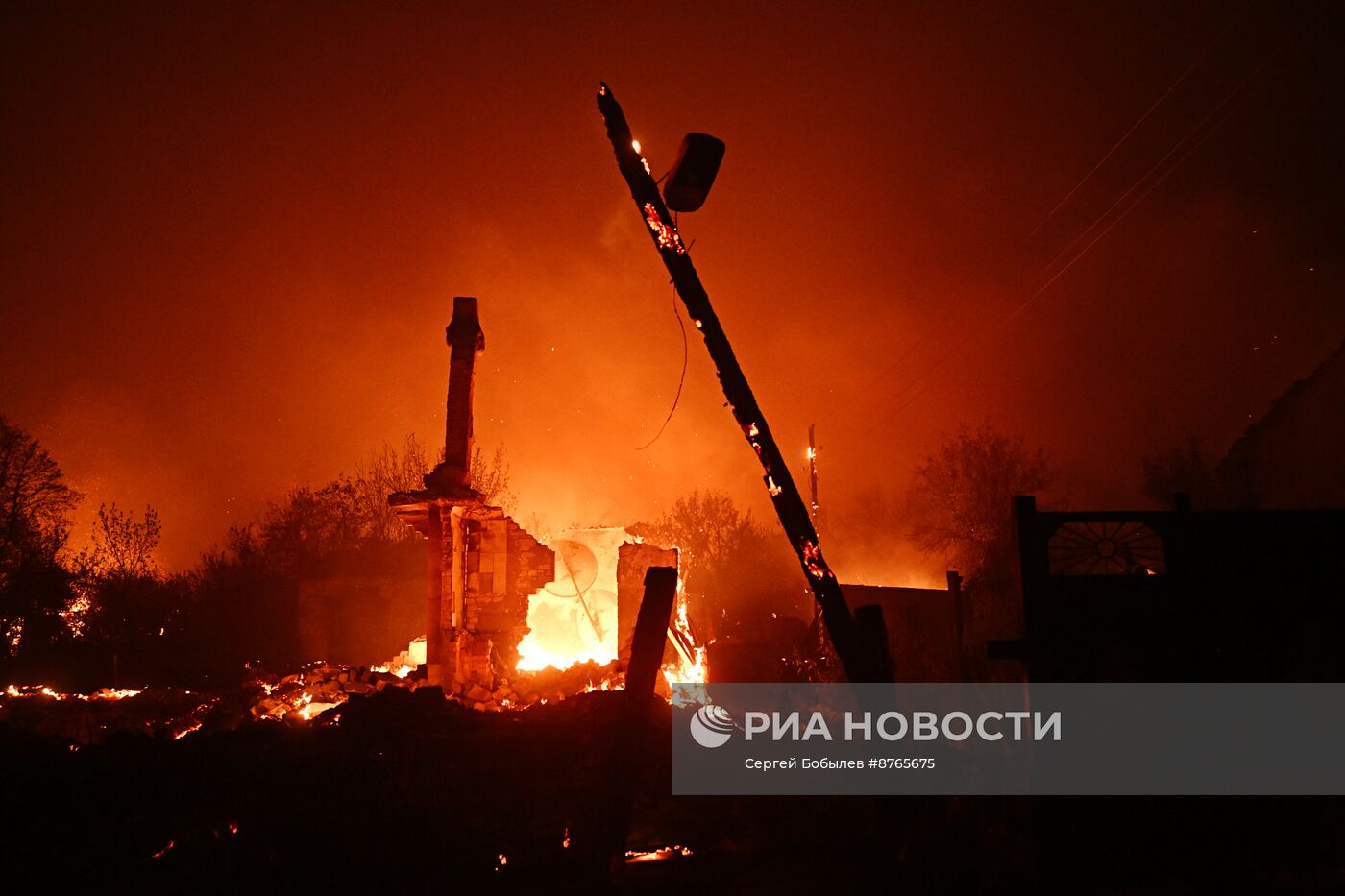 Масштабный пожар охватил несколько сел в ЛНР