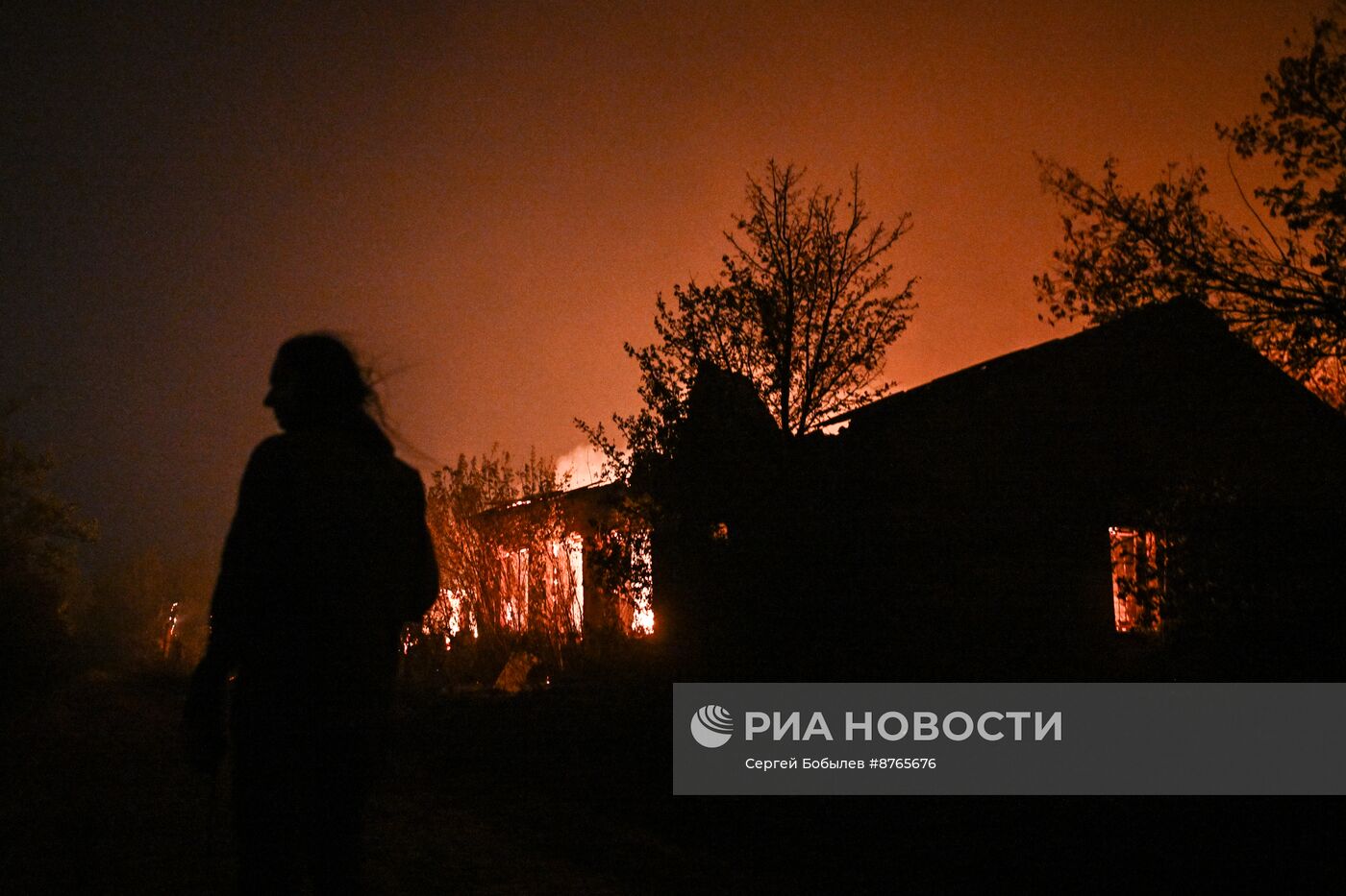 Масштабный пожар охватил несколько сел в ЛНР