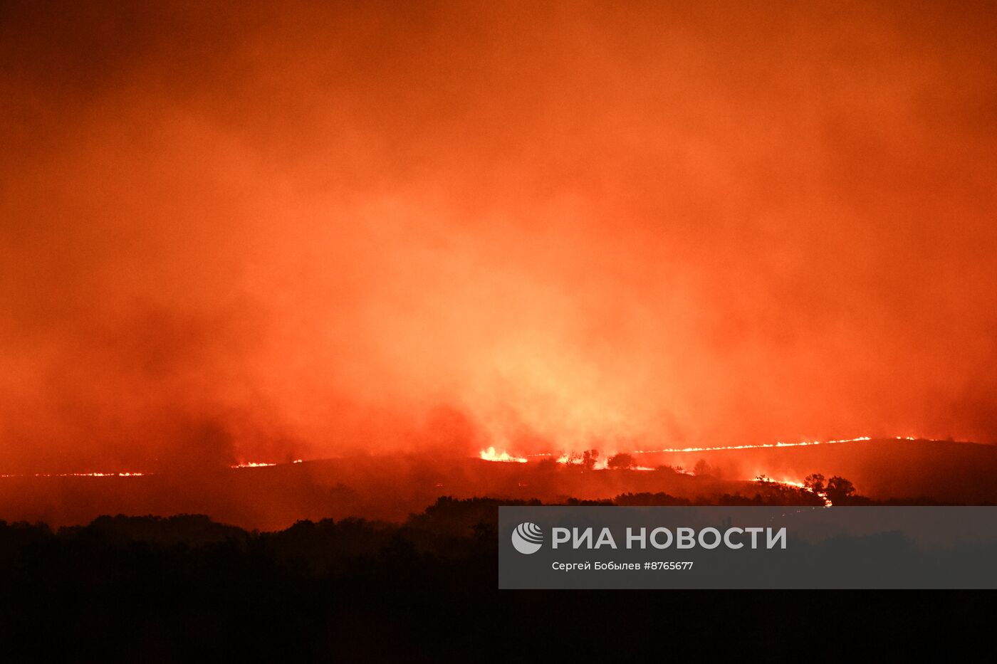 Масштабный пожар охватил несколько сел в ЛНР