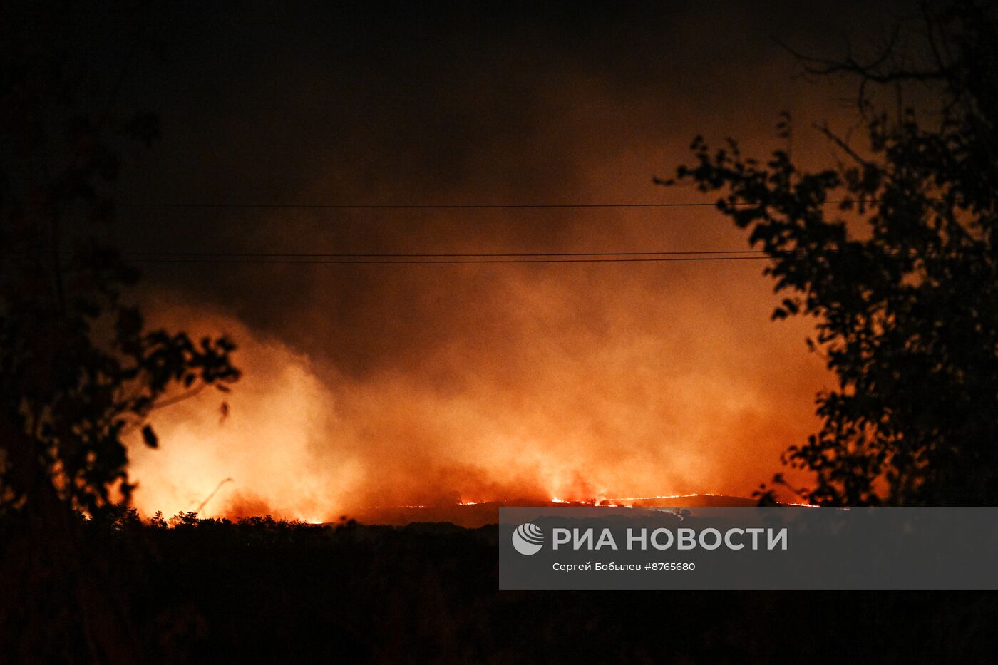 Масштабный пожар охватил несколько сел в ЛНР