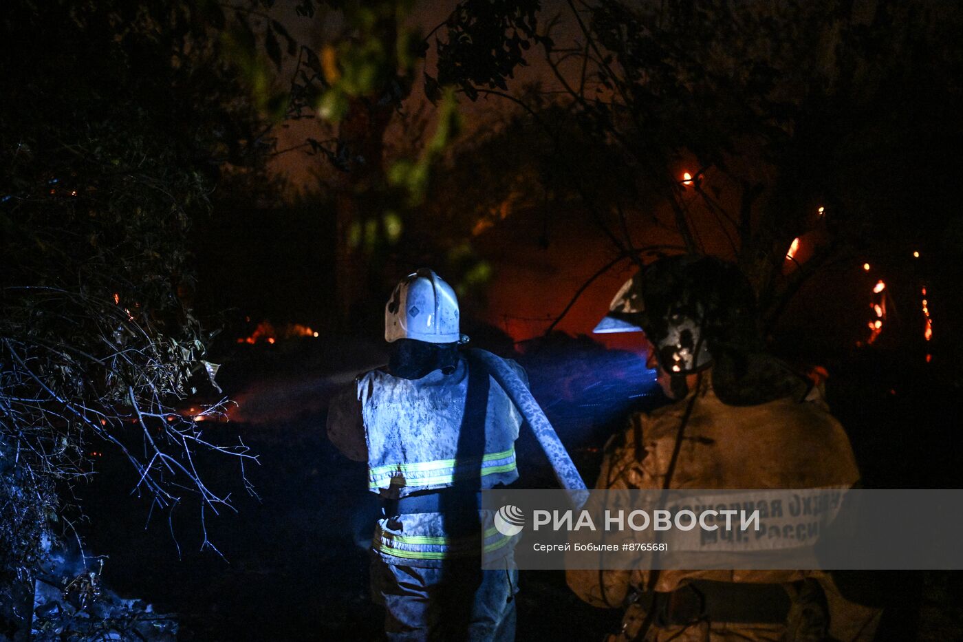 Масштабный пожар охватил несколько сел в ЛНР