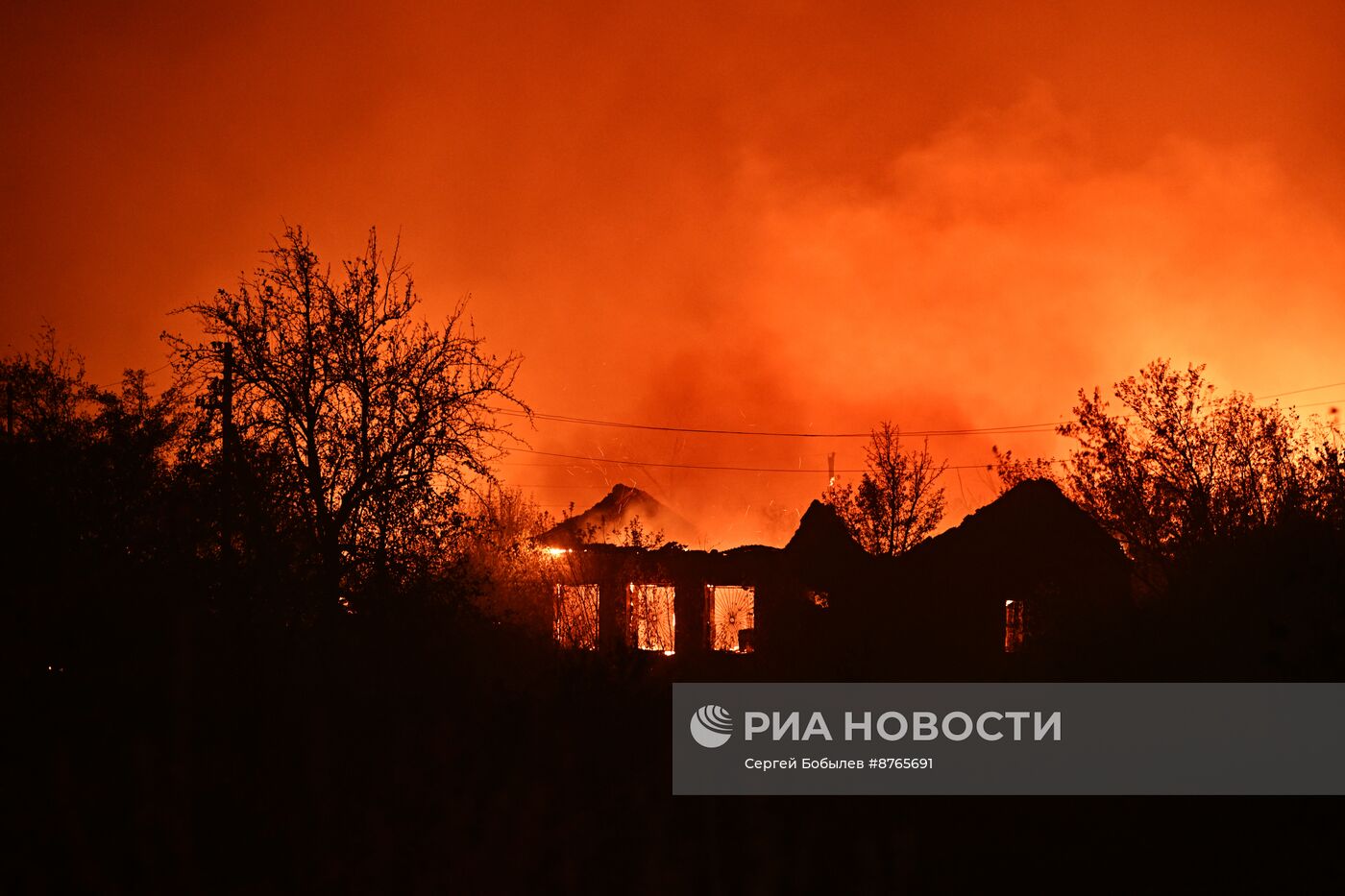 Масштабный пожар охватил несколько сел в ЛНР