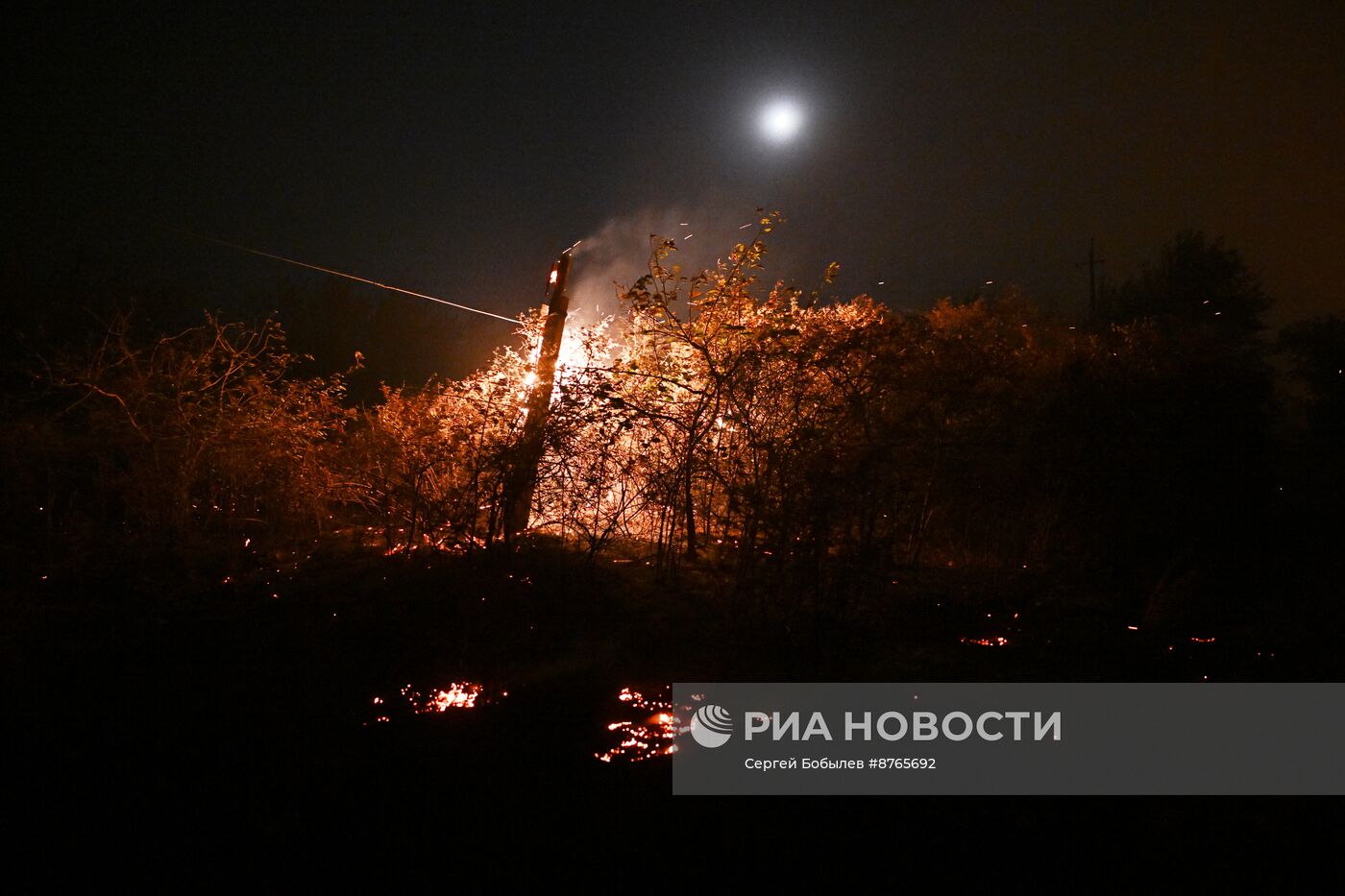 Масштабный пожар охватил несколько сел в ЛНР