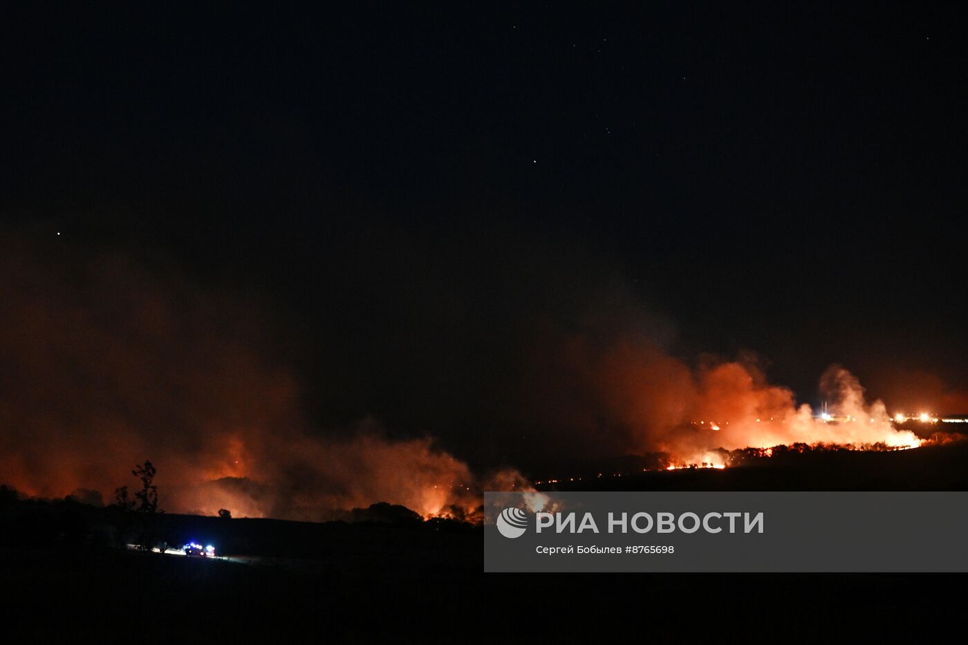 Масштабный пожар охватил несколько сел в ЛНР