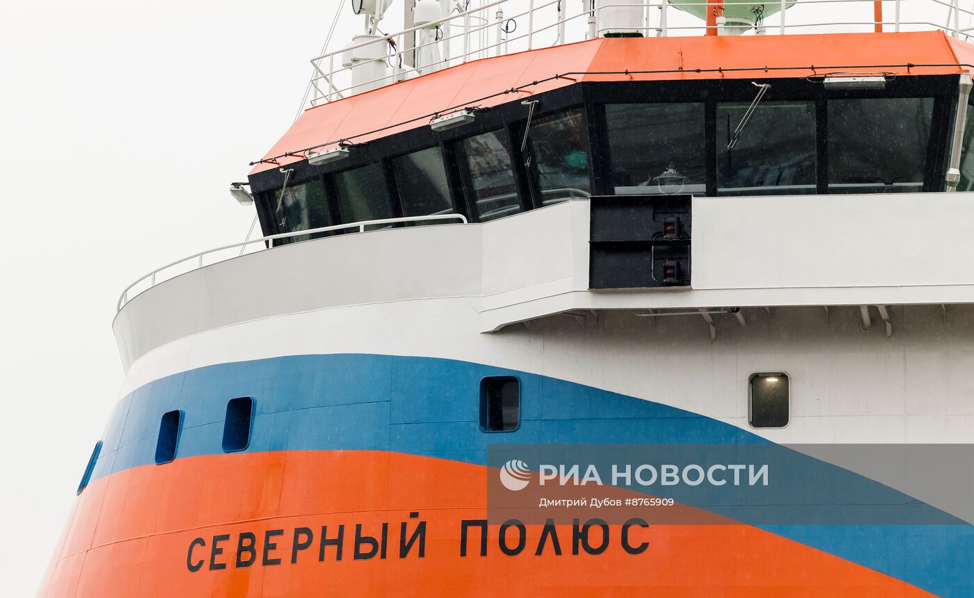 Ледостойкая платформа "Северный полюс" в Мурманске