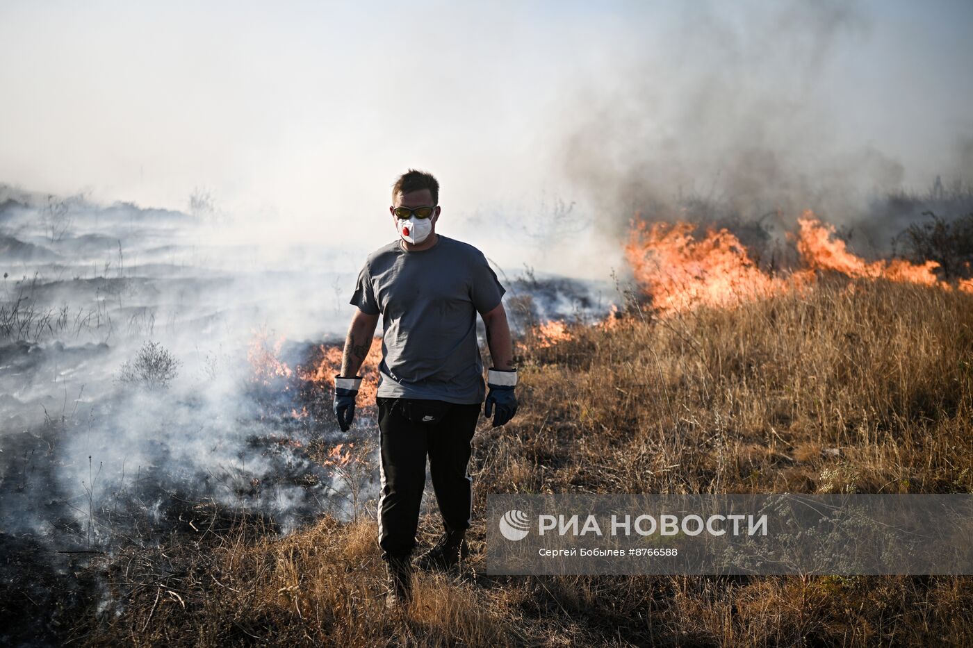 Масштабный пожар охватил несколько сел в ЛНР