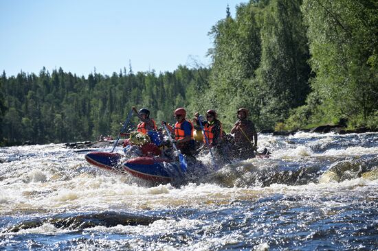 Туристический сплав по реке в Карелии